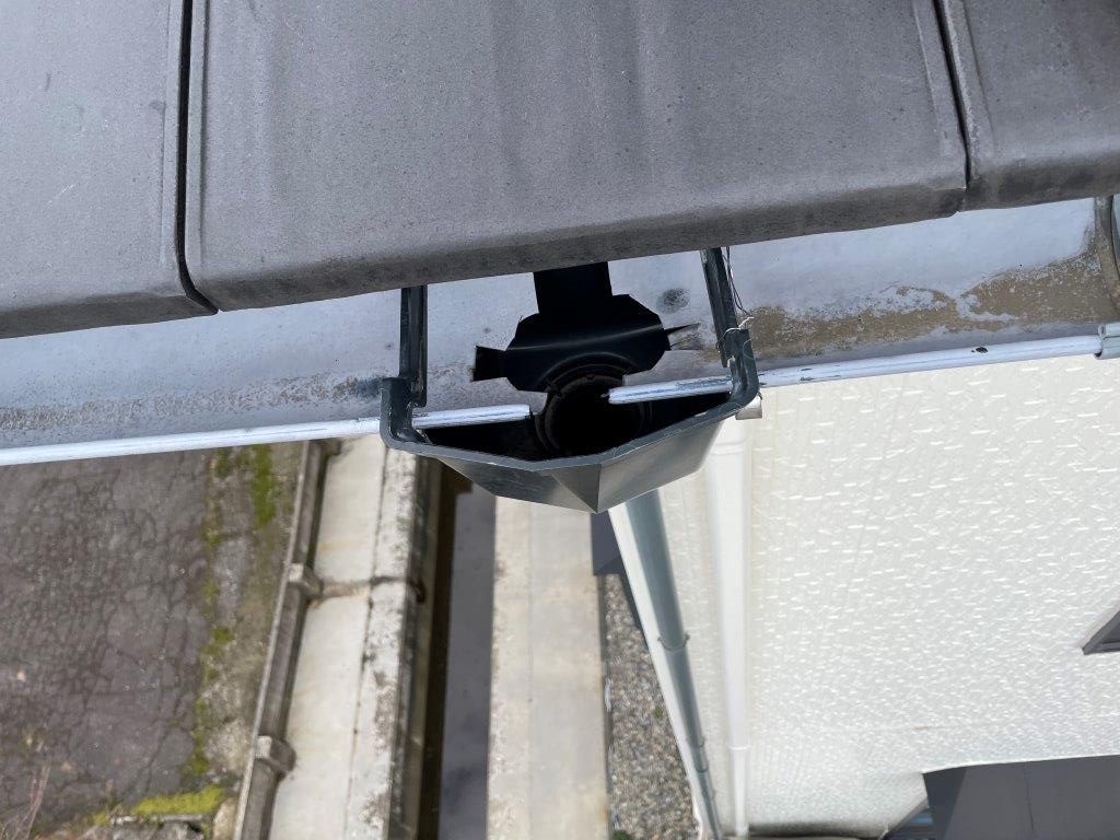 集水器のズレ　雨漏れ