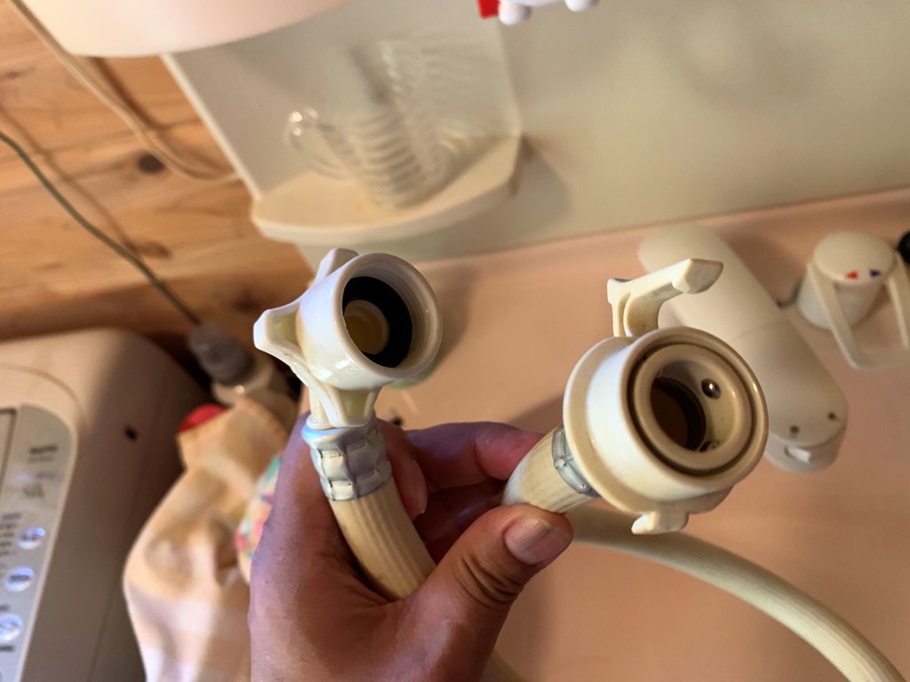 洗濯機給水ホースの水漏れ　現地調査