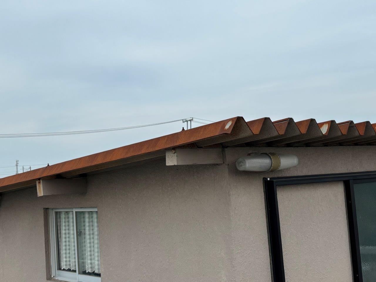 折半屋根の腐食　現地調査