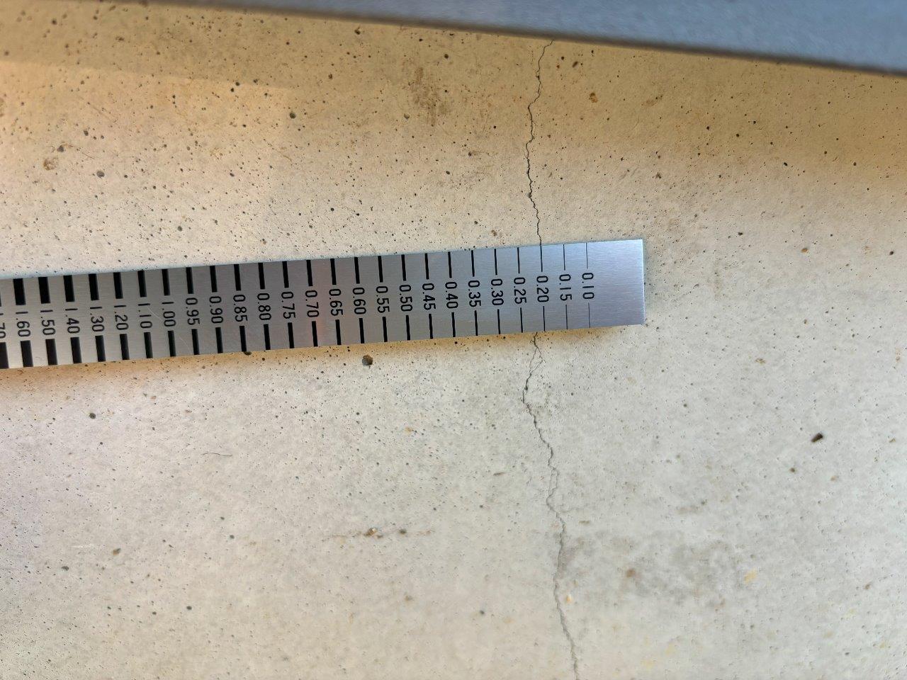 基礎クラック　現地調査