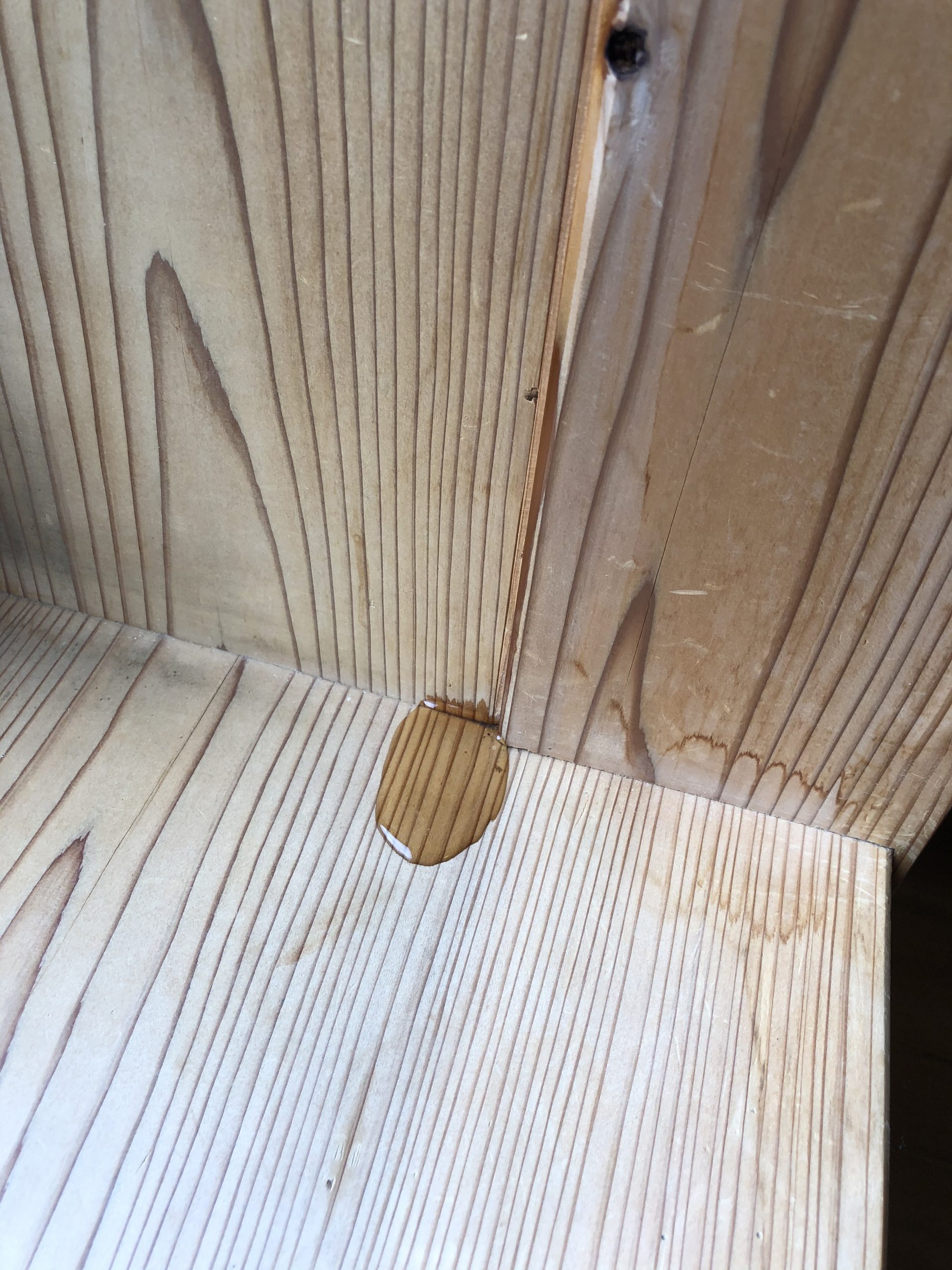 リビング出窓より雨漏れ