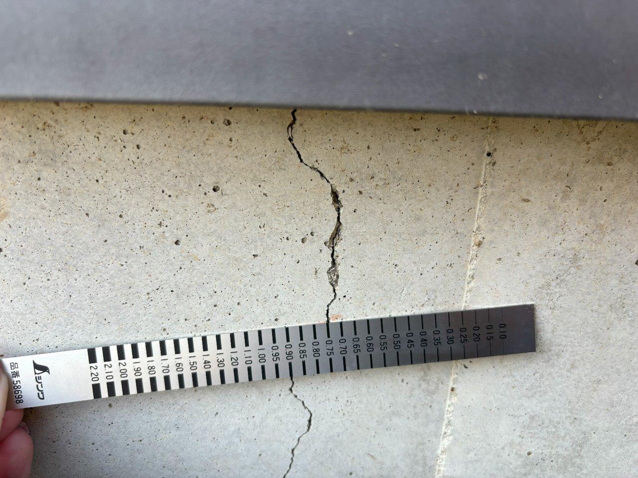 基礎クラック　現地調査