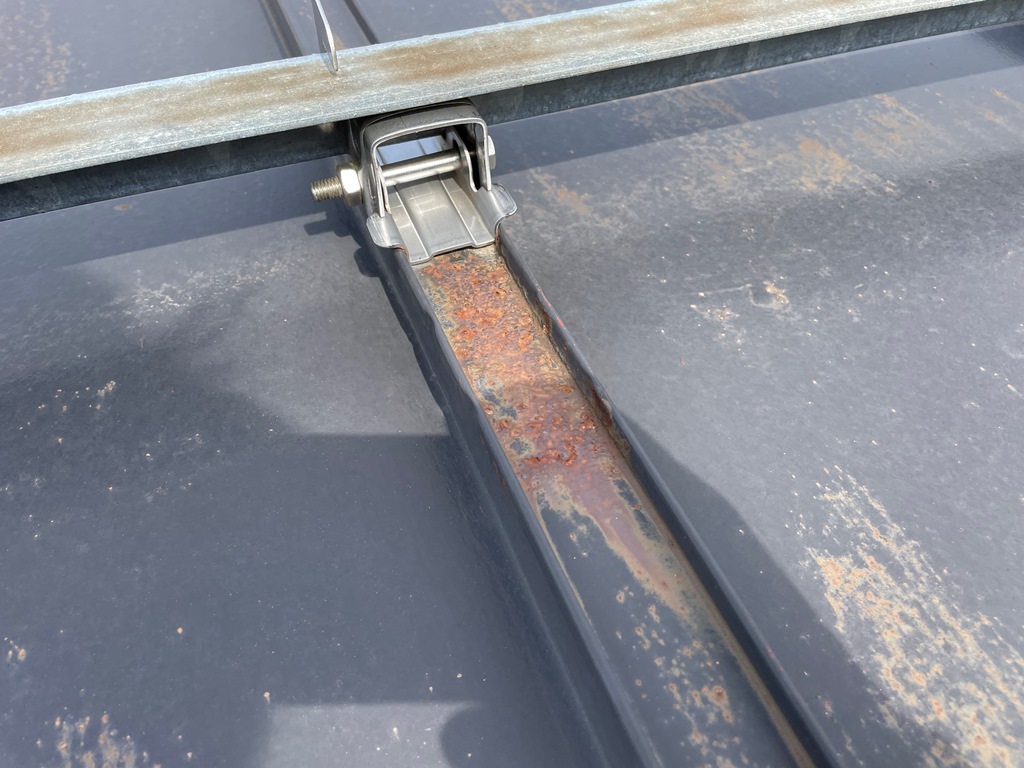 店舗の天井より雨漏れ