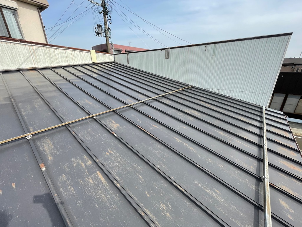 店舗の天井より雨漏れ