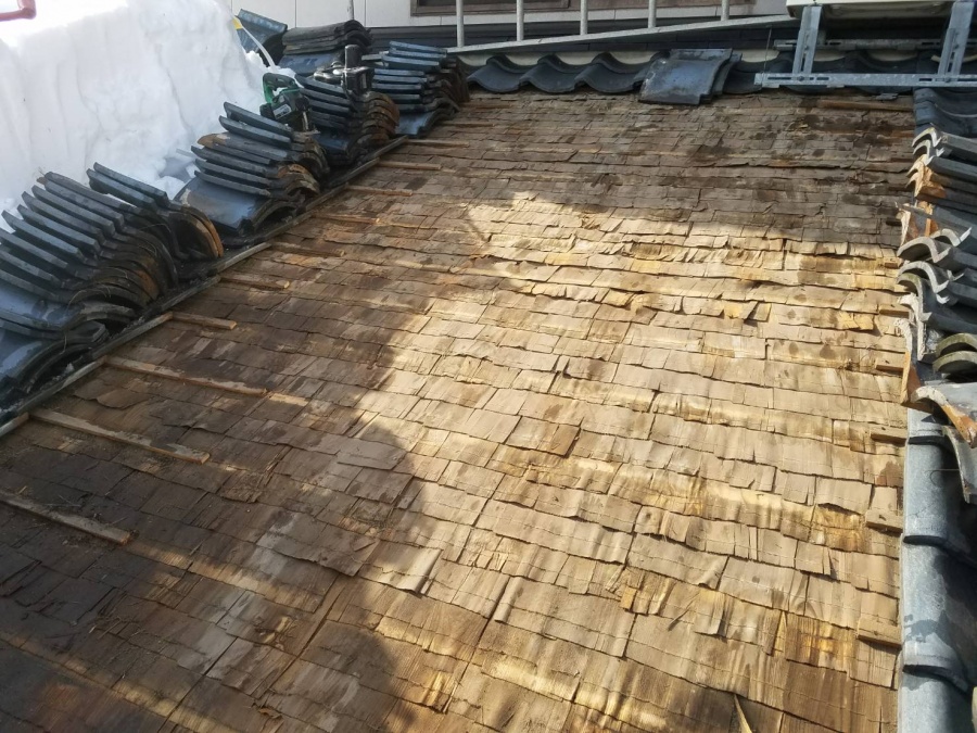 氷柱が原因で雨漏れ修繕工事