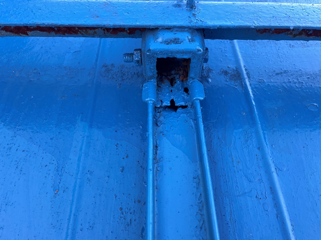 小屋トタン屋根雨漏れ