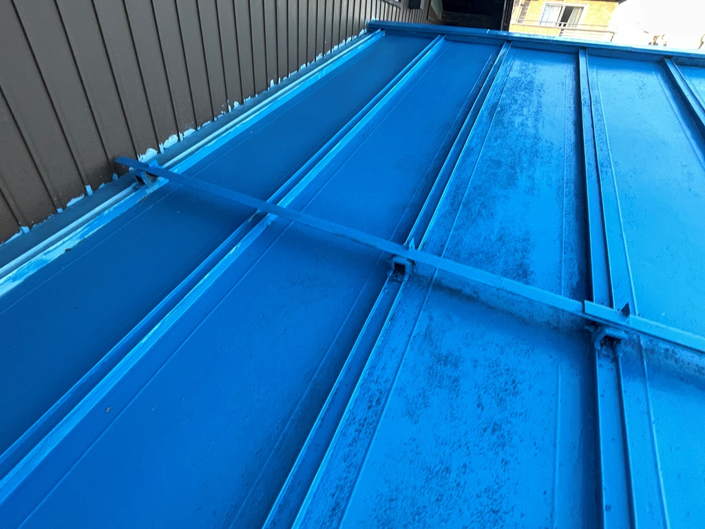 小屋トタン屋根雨漏れ