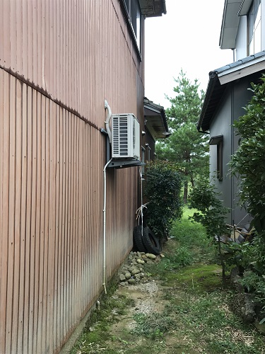 エアコン室外機　外壁張替
