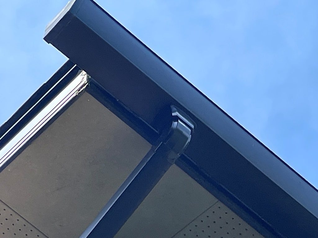 集水器より雨漏れ発生