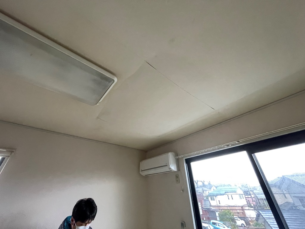 2階部屋の天井から雨漏れ