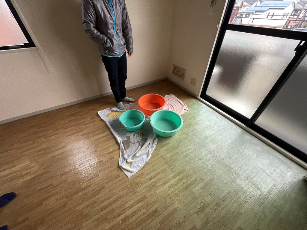 2階部屋の天井から雨漏れ