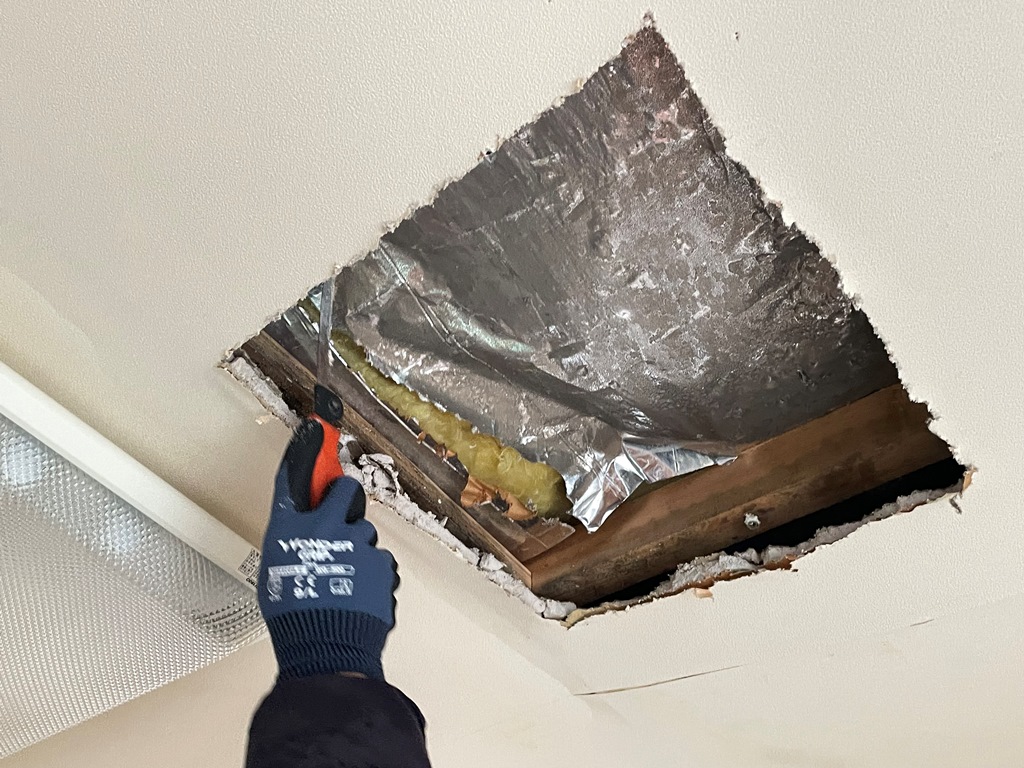 2階部屋の天井から雨漏れ