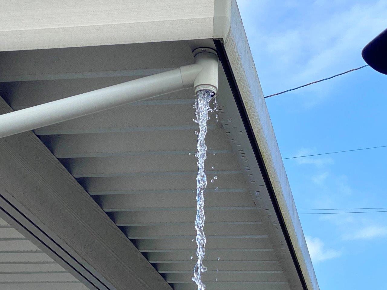 雨樋の詰まり　軒樋清掃