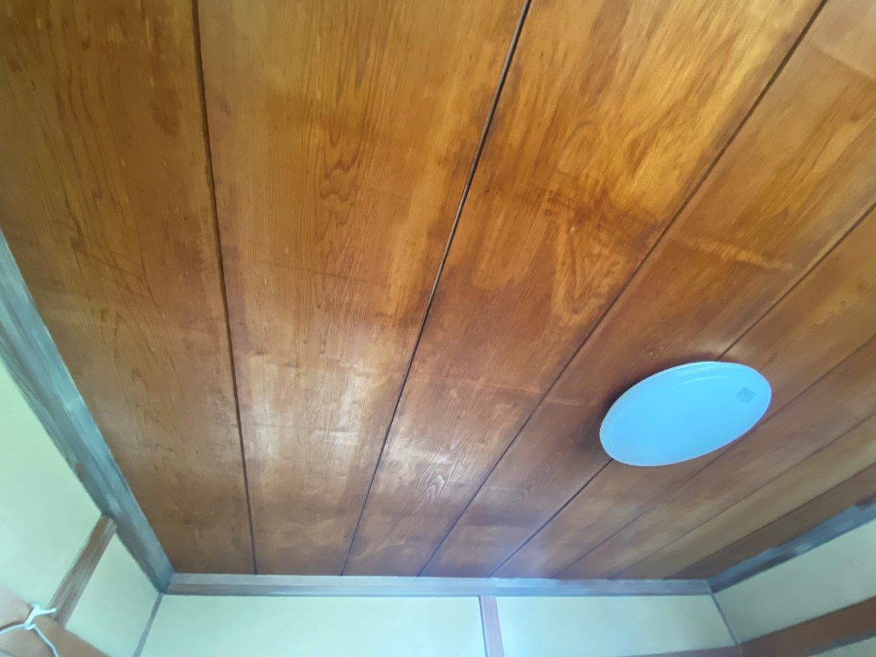 大屋根板金屋根の中央部が膨れ