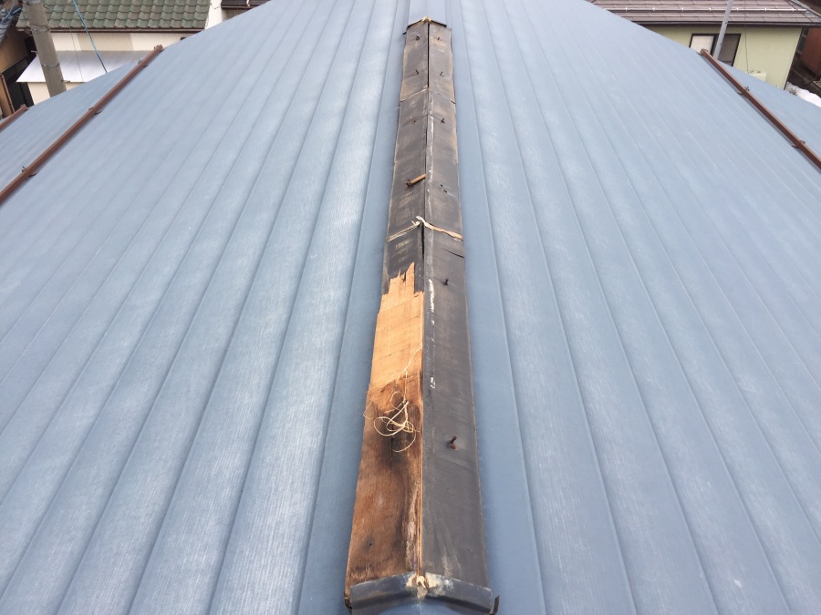 風害によって棟板金飛散