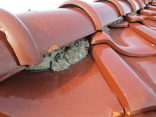 隅棟のセメントの劣化