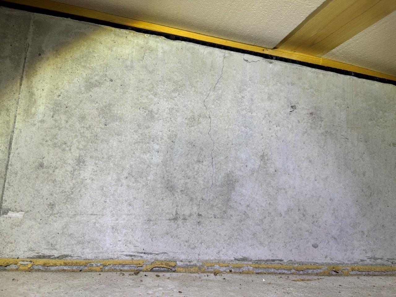 基礎クラック　現地調査