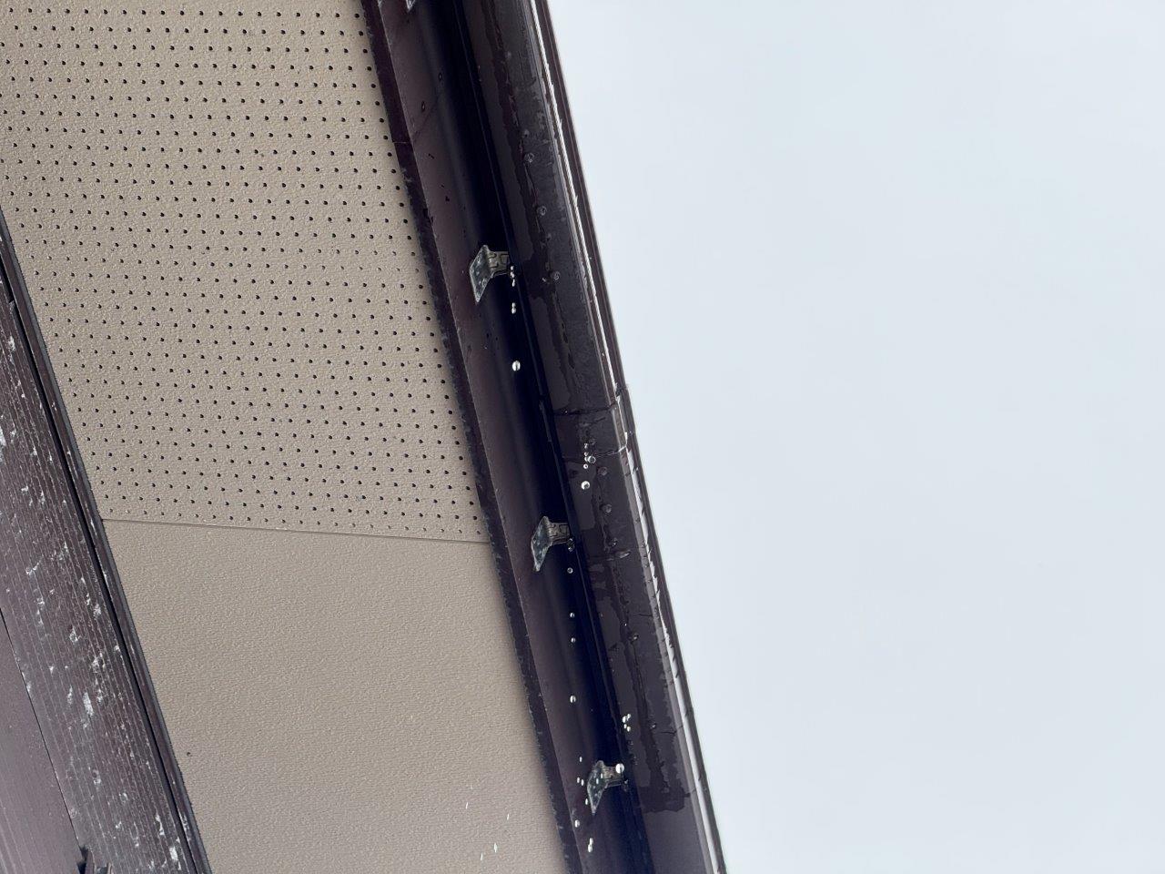 軒樋のジョイント部から水漏れ　現地調査