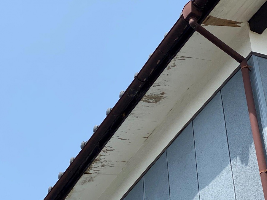 軒樋破損・軒天の剥がれ
