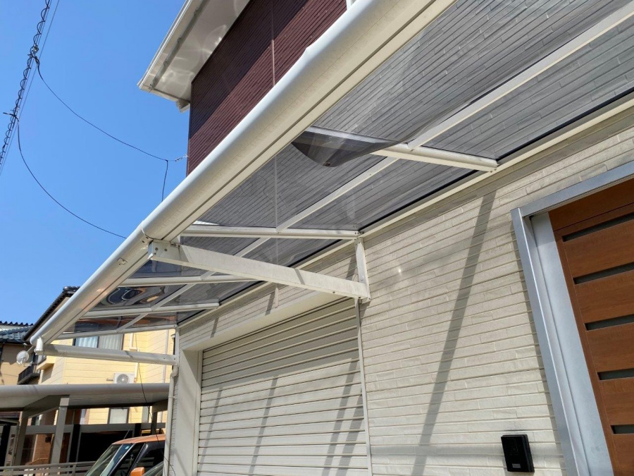 ポリカ屋根飛散