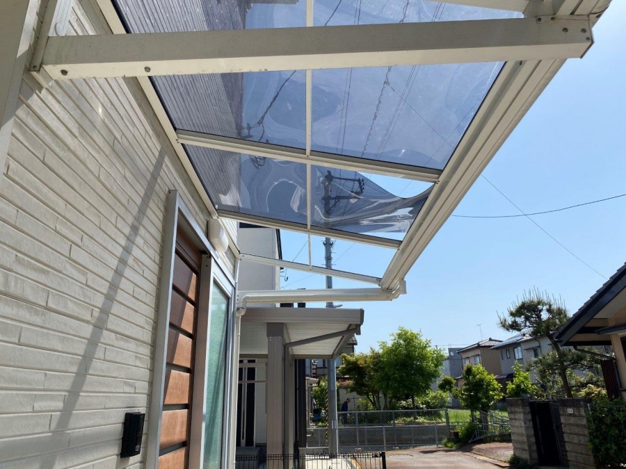 ポリカ屋根飛散