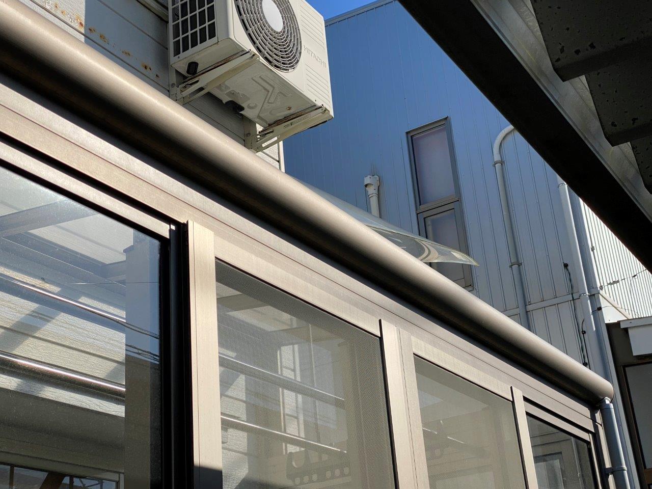 サンルームのポリカ屋根が破損