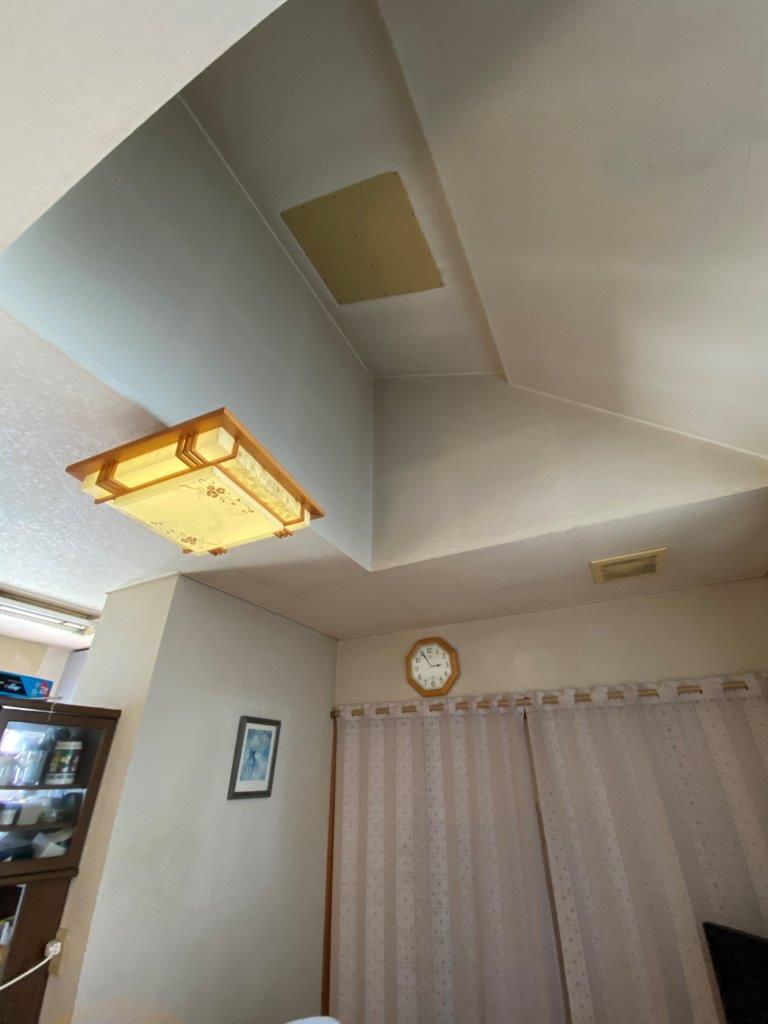 室内天井の下地造作と塞ぎ作業