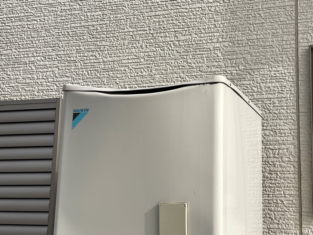 室外機のへこみ