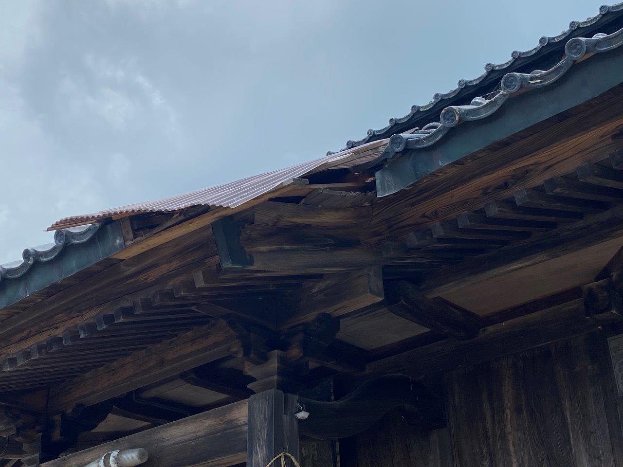 神社の屋根葺き替え　現地調査