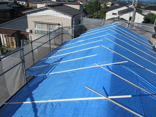 屋根葺き替え工事、瓦屋根解体工事