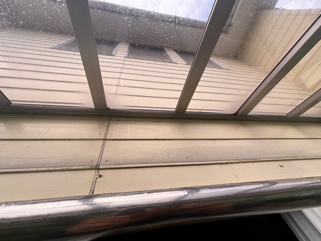 サンルームから雨漏れ　現地調査