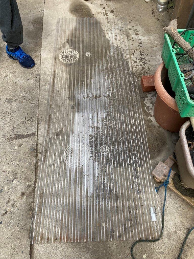 物置ポリカ屋根応急処置