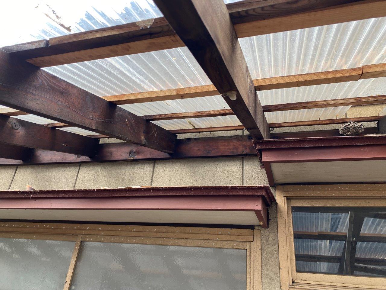 物置ポリカ屋根応急処置