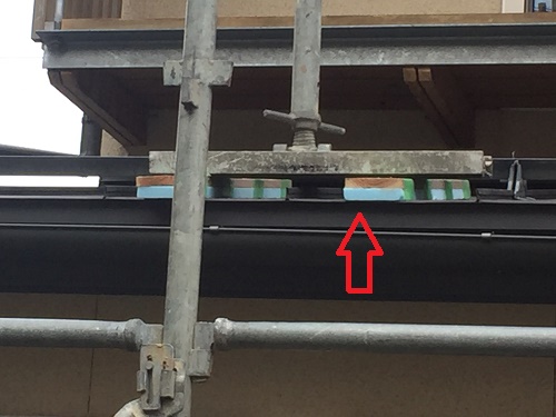 雨樋修繕、仮設足場設置