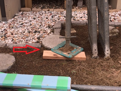 雨樋修繕、仮設足場設置