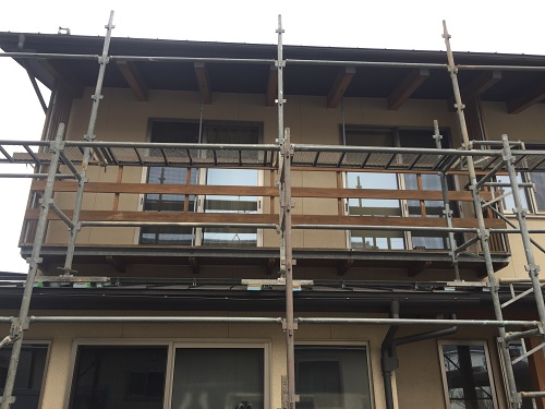 雨樋修繕、仮設足場設置