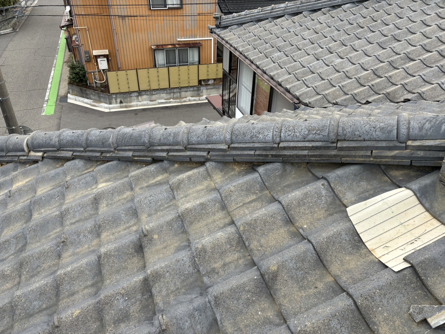 地震の影響にて鬼瓦落下　現地調査