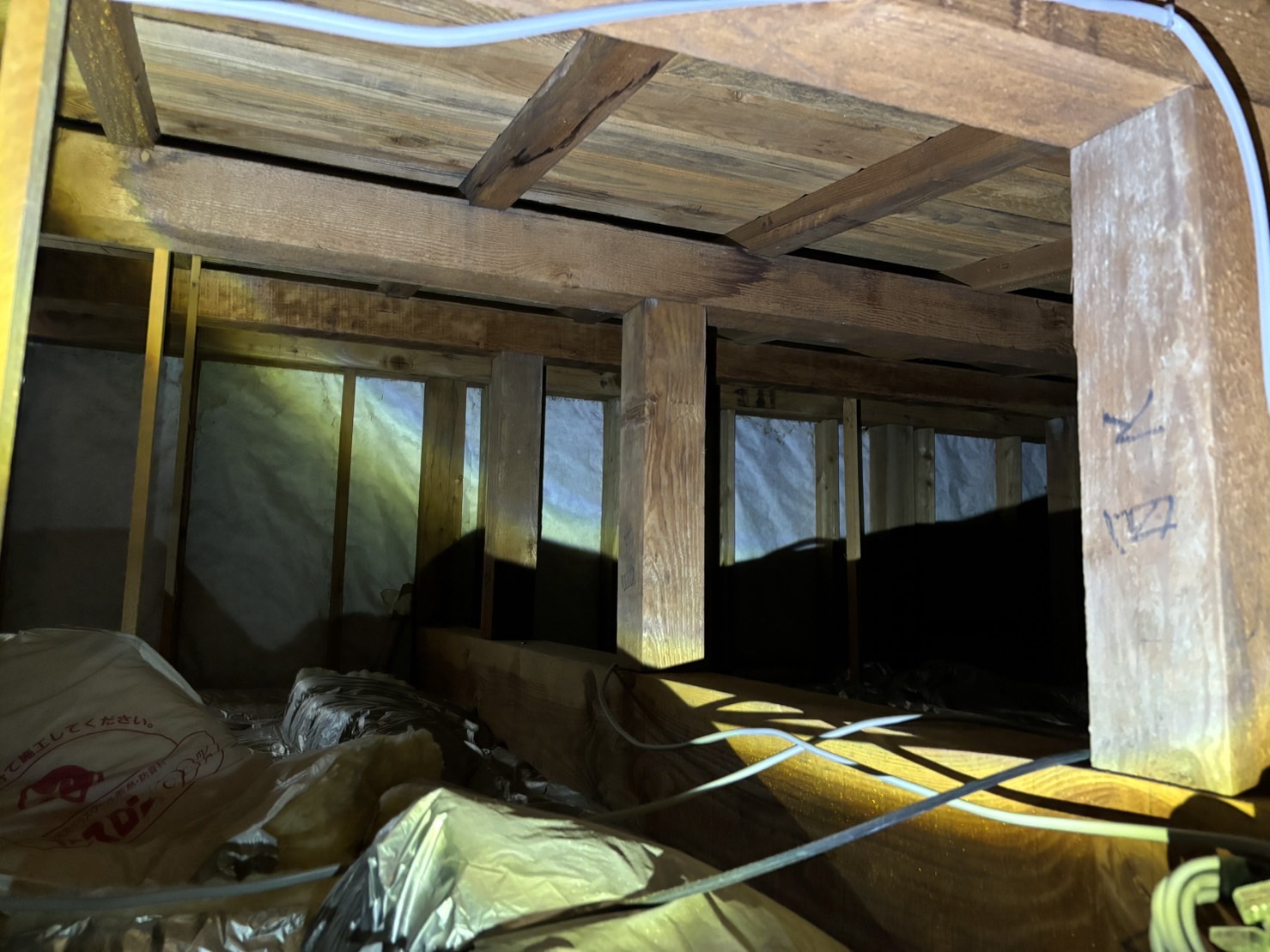押入天井雨漏れ　現地調査
