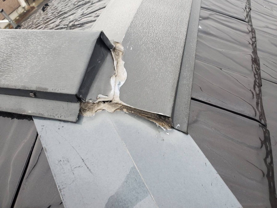 棟板金の劣化による雨漏れ被害