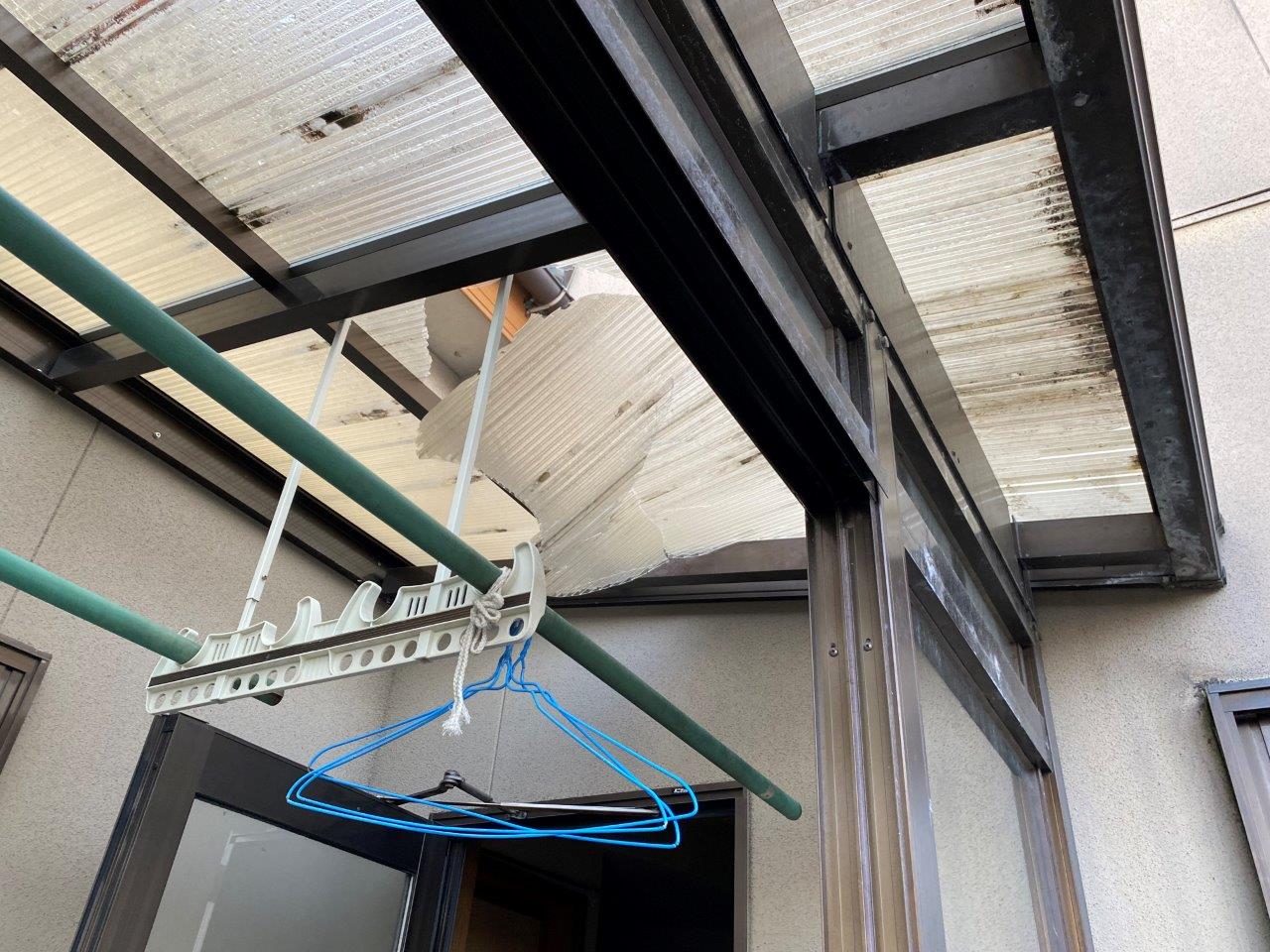 中空ポリカ屋根破損　現地調査