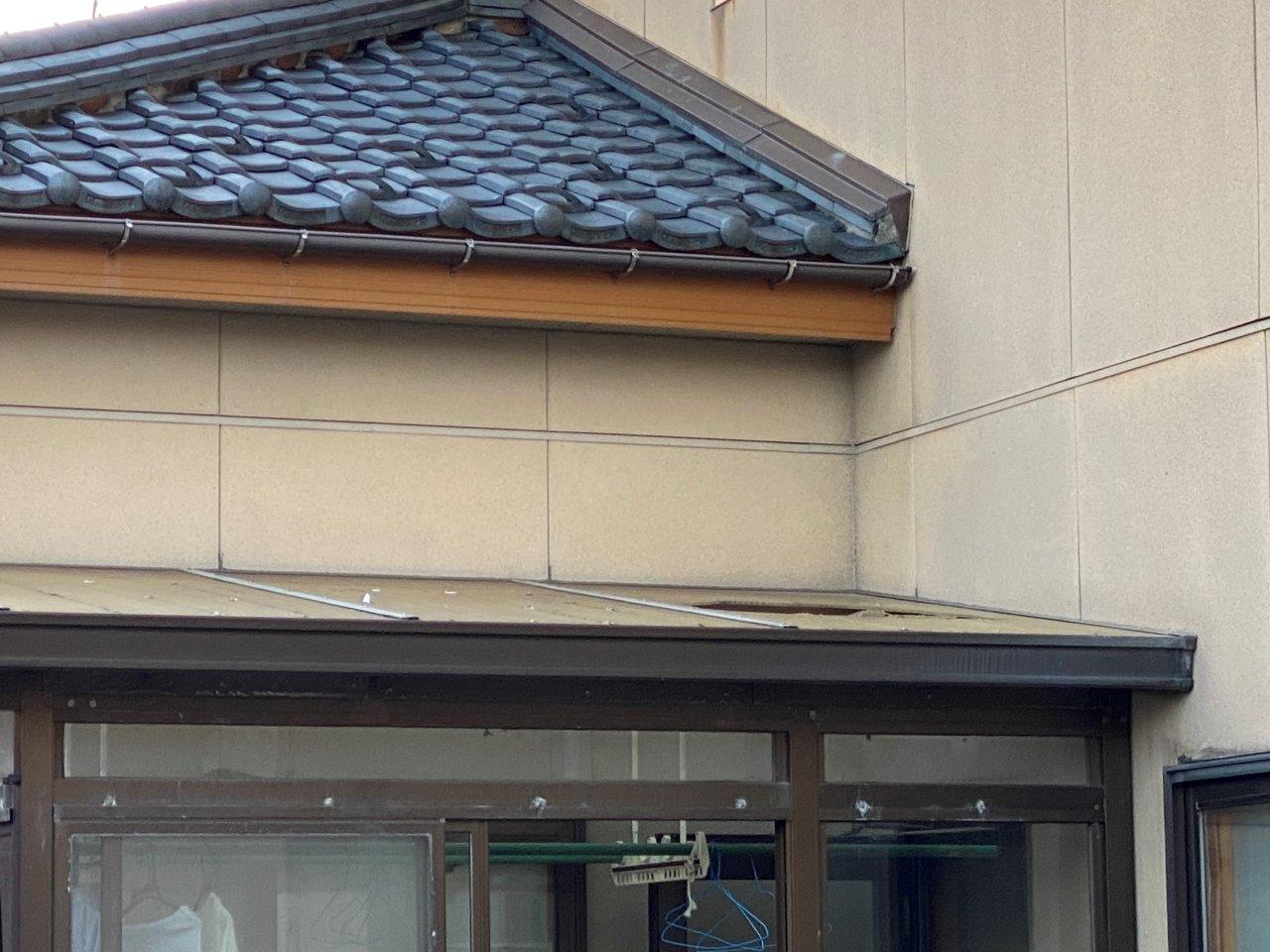 中空ポリカ屋根破損　現地調査