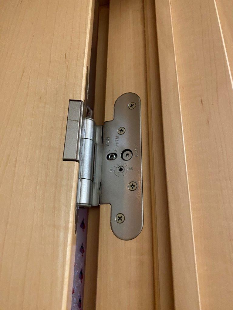 ウッドワン製のドア丁番交換