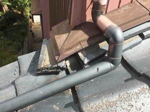 瓦屋根の点検　土居棟　セメント瓦