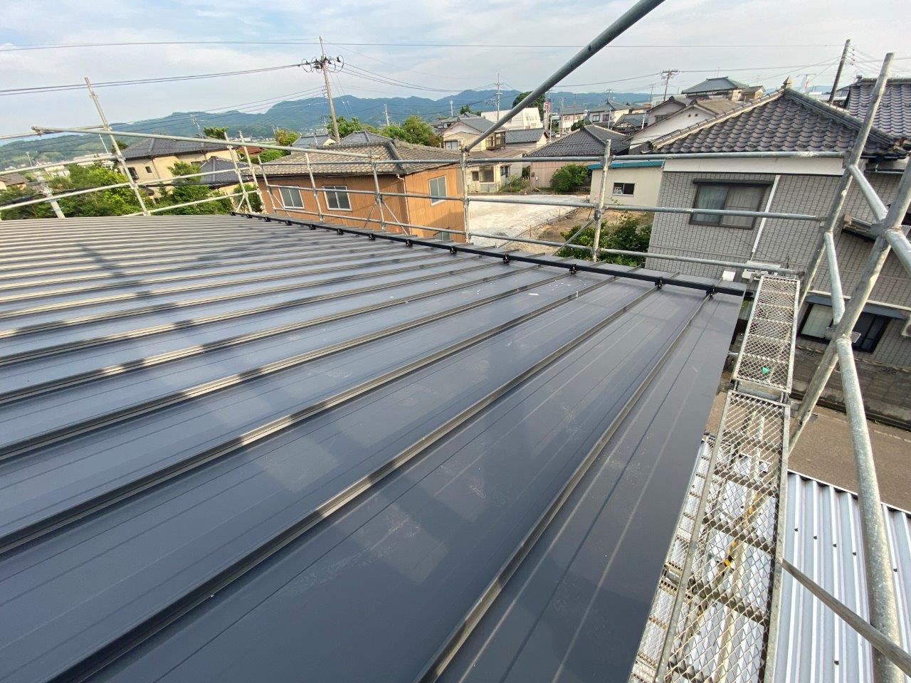 ガルバリウム鋼板からガルバリウム鋼板に葺き替え