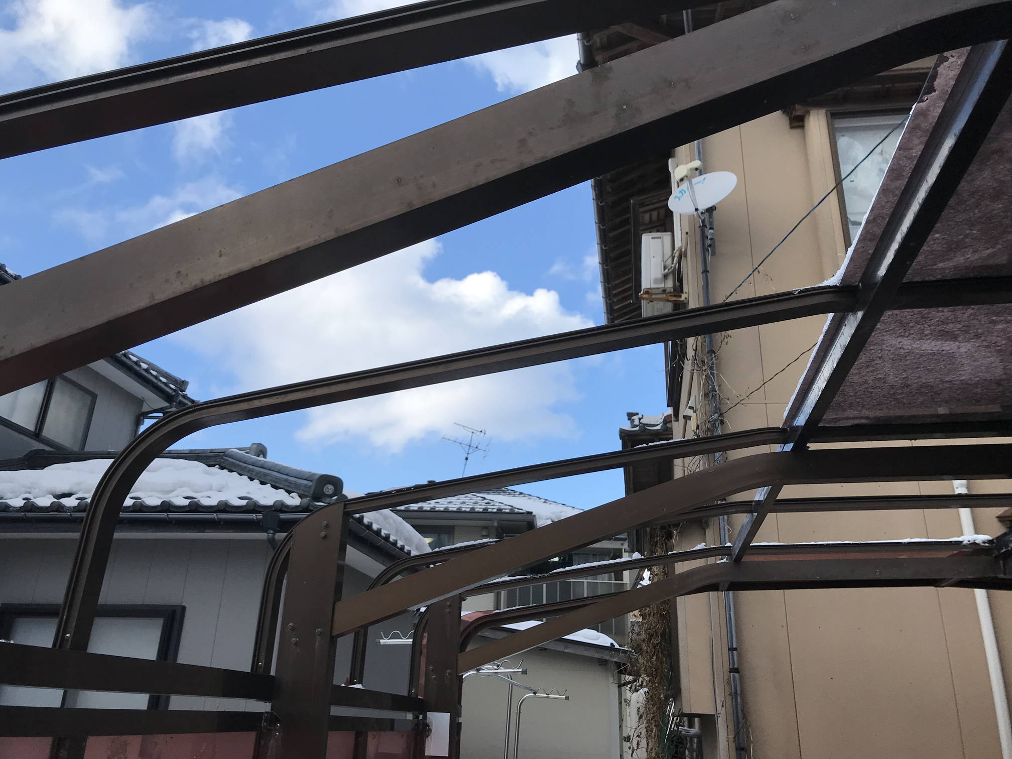 ポリカ屋根応急処置