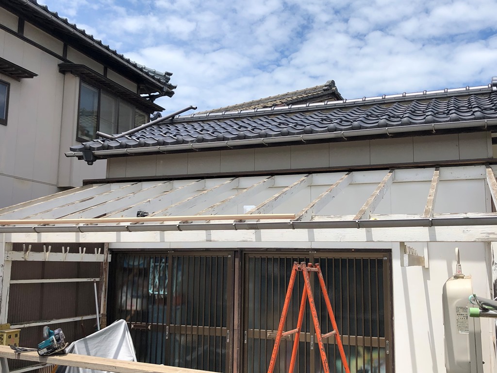 ポリカ屋根張り替え