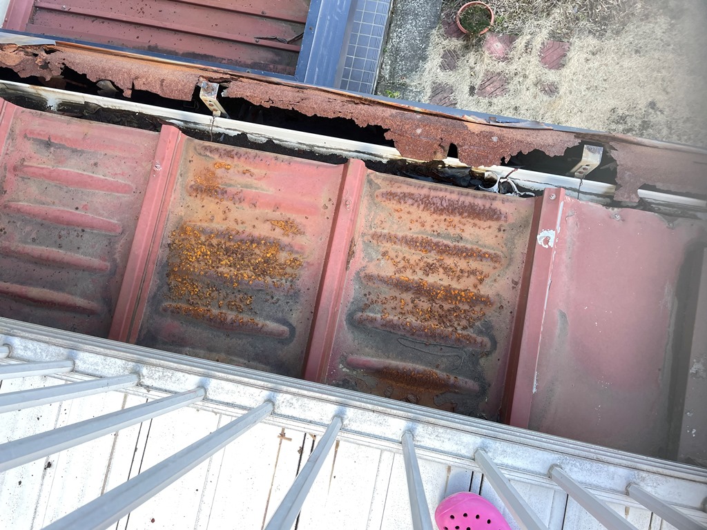 大屋根・下屋が一部破損