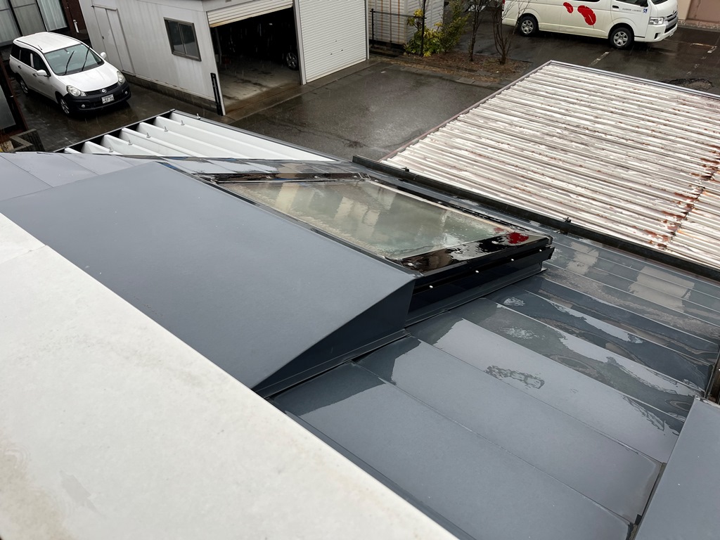 天窓雨漏れ　現地調査