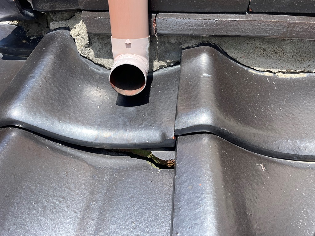 収納天井より雨漏れ