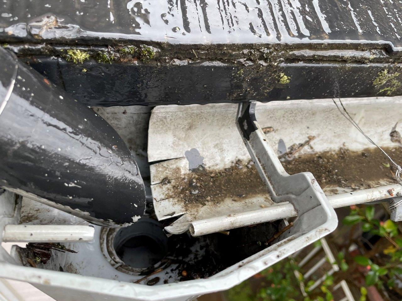 集水器から水漏れ　現地調査